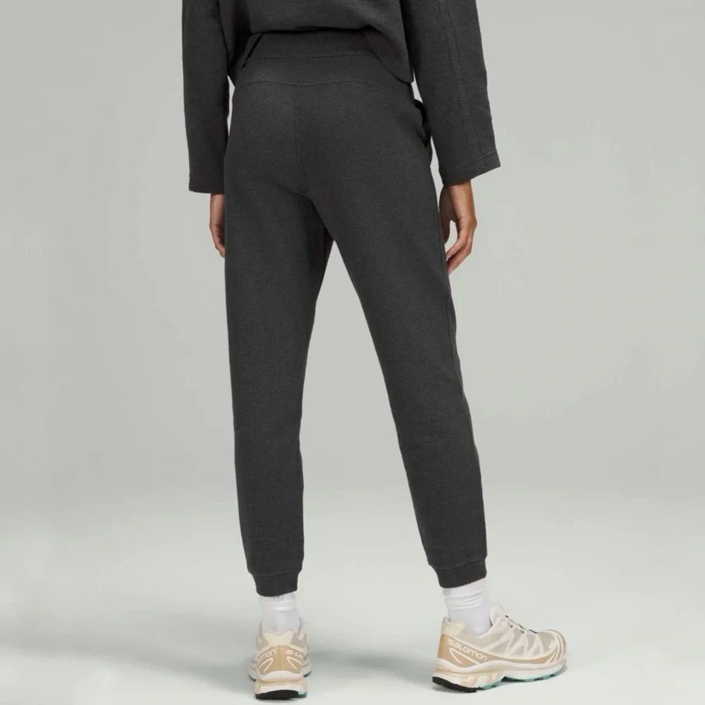 Lululemon Ribbed High-Rise Jogger 25